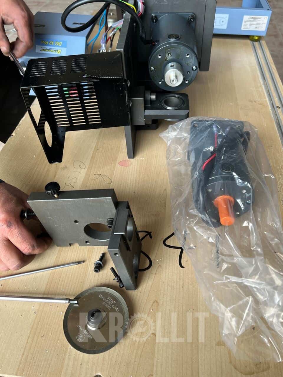 DG 32 PRO drill sharpener